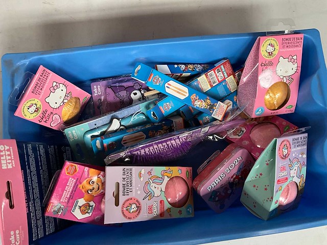 Mix kavel verzorgings artikelen in kinder thema - afbeelding 4 van  5