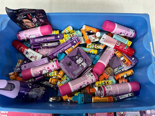 Mix kavel verzorgings producten kinderthema - afbeelding 5 van  8