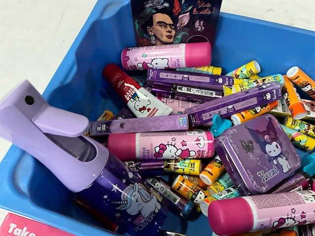 Mix kavel verzorgings producten kinderthema - afbeelding 7 van  8