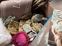 Mix kavel woonaccessoires, o.a. keukentextiel, kussens en deurmatten - afbeelding 5 van  10