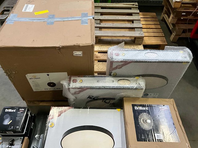 Mix pallet verlichting retouren webwinkel - afbeelding 1 van  8