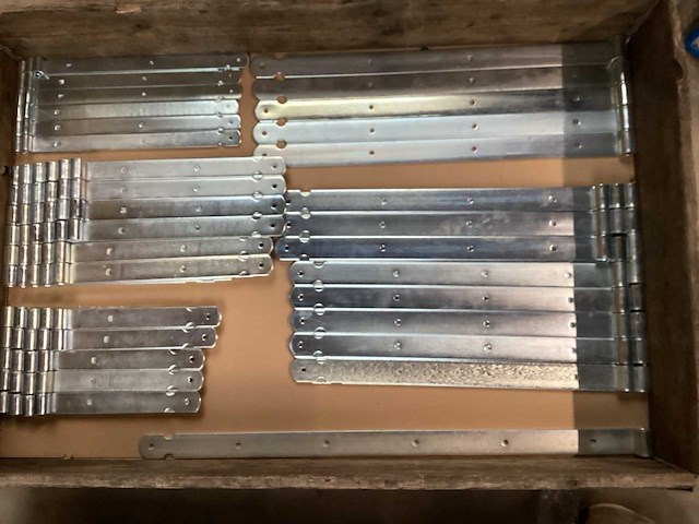 Mixkavel diverse poortscharnieren (94x) - afbeelding 1 van  5