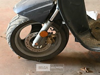 Mkb ovetto scooter wrak - afbeelding 2 van  5