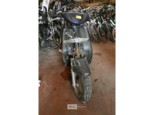 Mkb ovetto scooter wrak - afbeelding 5 van  5