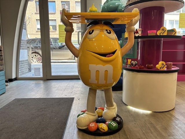 M&m display - afbeelding 1 van  2