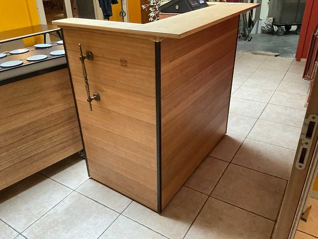 Mobiel houten ontvangstmeubel - afbeelding 2 van  5