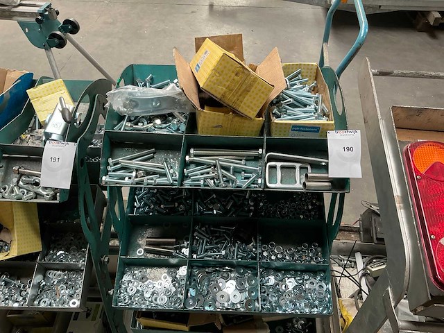 Mobiel rek met bevestigingsmaterialen - afbeelding 2 van  6