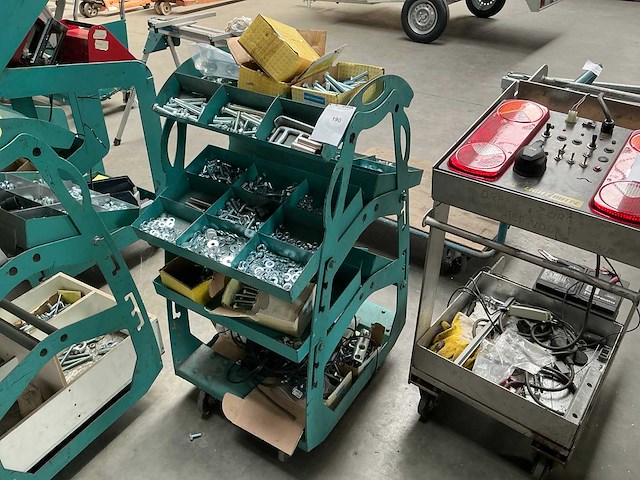 Mobiel rek met bevestigingsmaterialen - afbeelding 1 van  6