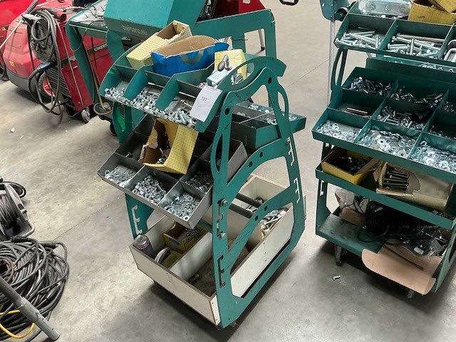 Mobiel rek met bevestigingsmaterialen - afbeelding 1 van  3