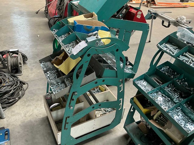 Mobiel rek met bevestigingsmaterialen - afbeelding 2 van  3