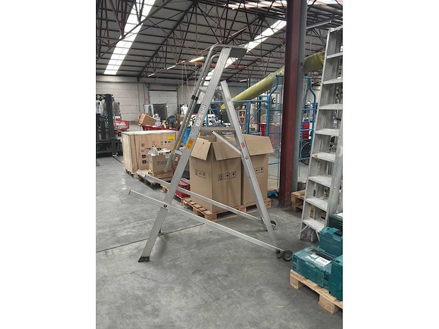 Mobiele altrex trapladder - afbeelding 5 van  8