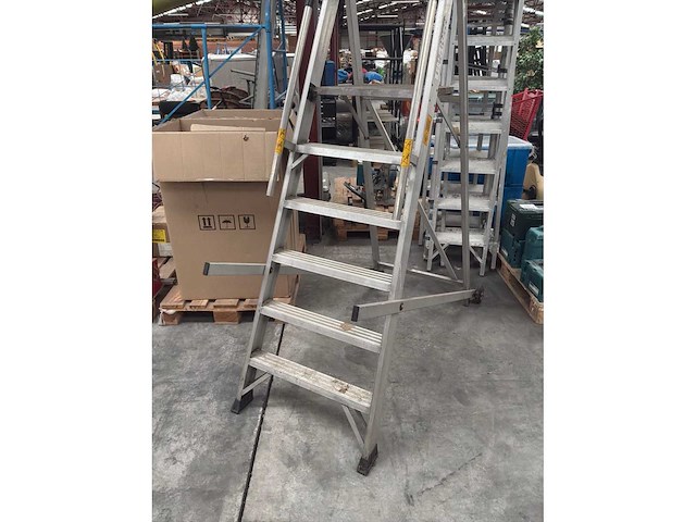 Mobiele altrex trapladder - afbeelding 6 van  8