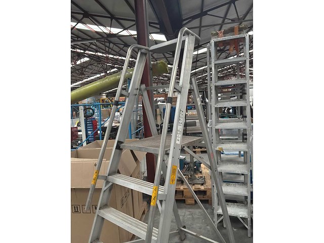Mobiele altrex trapladder - afbeelding 2 van  8