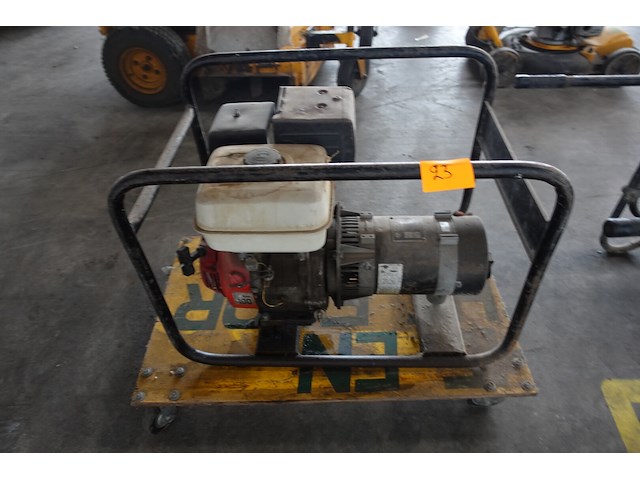 Mobiele benzine stroomgroep europower - afbeelding 1 van  4