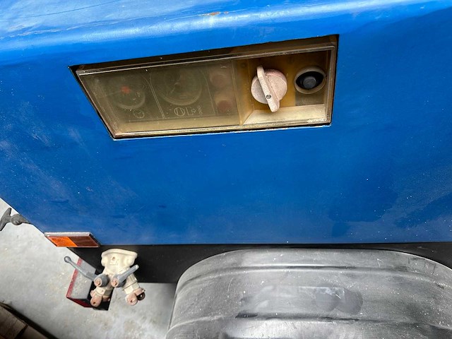 Mobiele compressor atlas copco - diesel - various contractor materials - afbeelding 2 van  2
