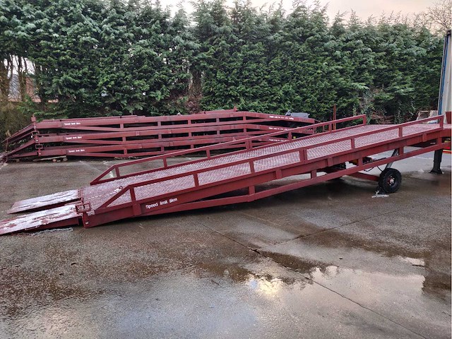Mobiele containerlaadbrug - ongebruikt - afbeelding 12 van  21