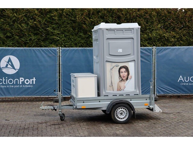 Mobiele douchecabine op aanhangwagen met boiler - afbeelding 1 van  1