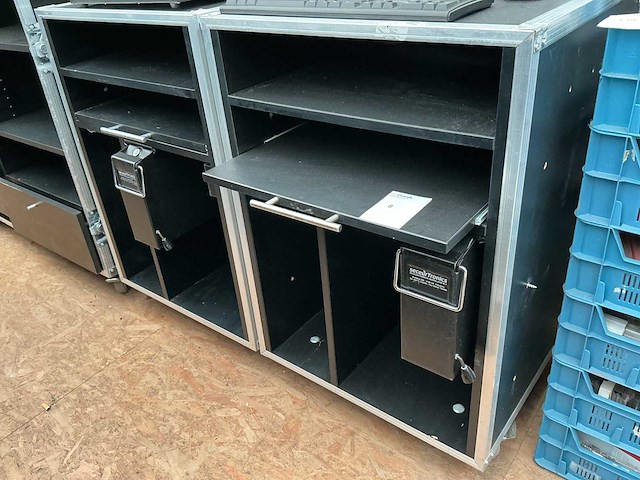 Mobiele flightcase meubel met inhoud (2x) - afbeelding 1 van  2