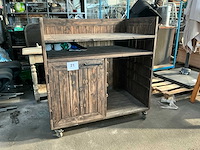 Mobiele houten buffetkast