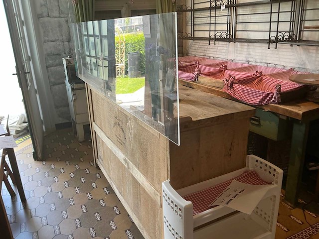 Mobiele houten inpaktafel - afbeelding 1 van  4