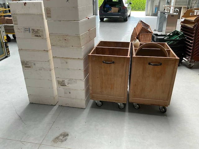 Mobiele houten kist (2x) - afbeelding 1 van  4