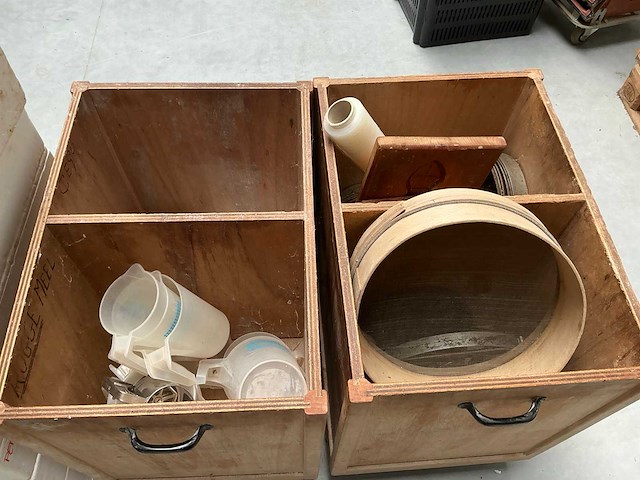 Mobiele houten kist (2x) - afbeelding 3 van  4