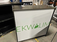 Mobiele houten presentatiemeubels van 100 × 100 cm (2x) - afbeelding 1 van  10