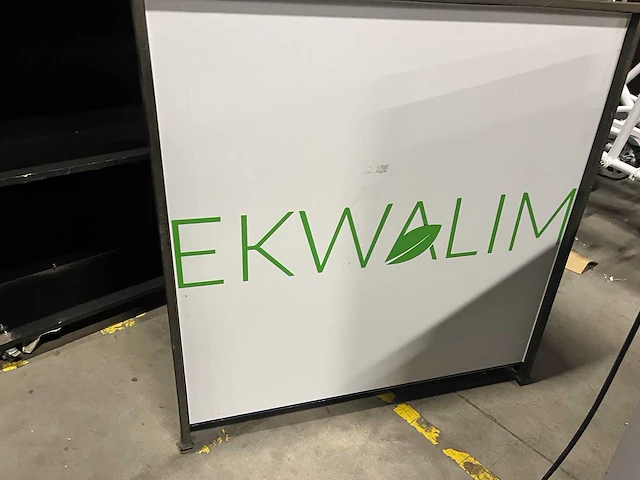 Mobiele houten presentatiemeubels van 100 × 100 cm (2x) - afbeelding 3 van  10