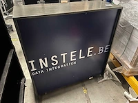 Mobiele houten presentatiemeubels van 100 × 100 cm (2x) - afbeelding 4 van  10