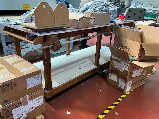 Mobiele houten snijtafel - afbeelding 1 van  3