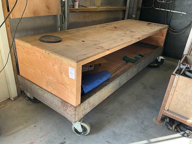 Mobiele houten werkbank - afbeelding 1 van  5