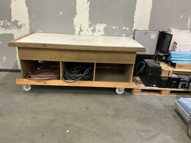 Mobiele houten werkbank - afbeelding 1 van  4