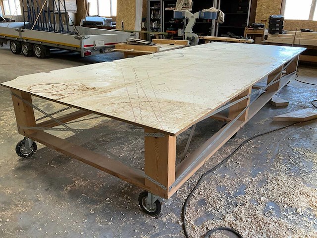 Mobiele houten werktafel - afbeelding 1 van  9