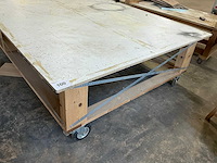Mobiele houten werktafel - afbeelding 5 van  9