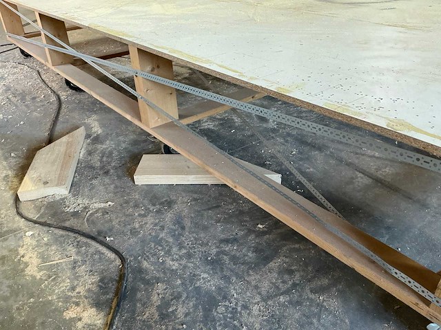 Mobiele houten werktafel - afbeelding 8 van  9