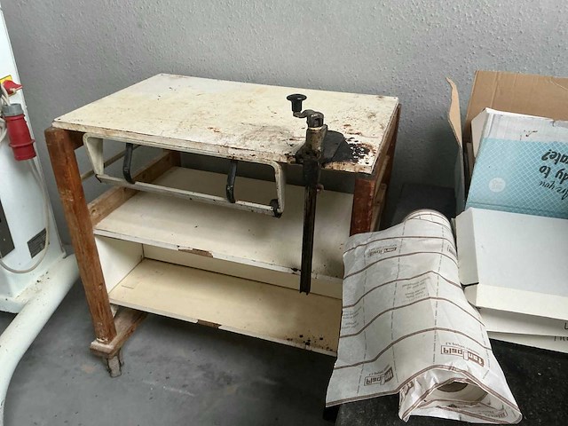 Mobiele houten werktafel - afbeelding 1 van  4