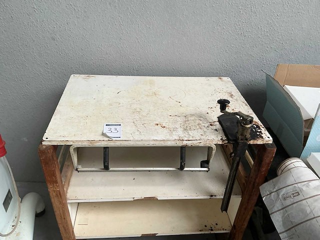 Mobiele houten werktafel - afbeelding 3 van  4