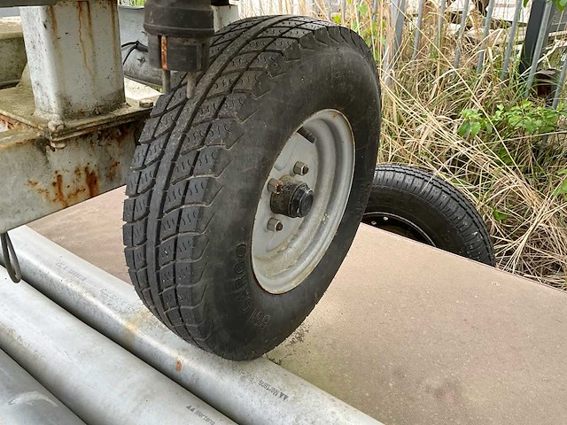 Mobiele industriële betonmolen - betonmixer op chassis - afbeelding 8 van  11