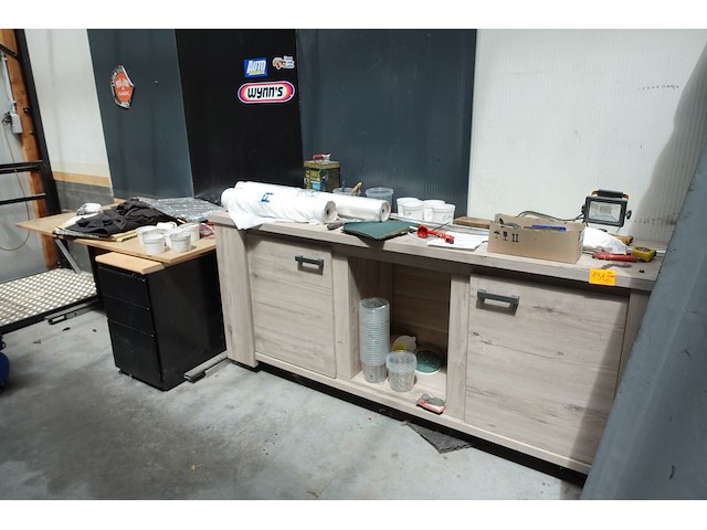 Mobiele kast & bureau samen met inhoud - afbeelding 1 van  12