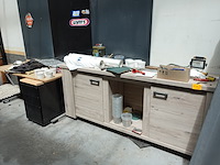 Mobiele kast & bureau samen met inhoud - afbeelding 1 van  12