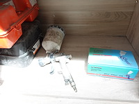 Mobiele kast & bureau samen met inhoud - afbeelding 6 van  12