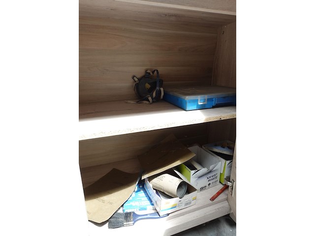 Mobiele kast & bureau samen met inhoud - afbeelding 8 van  12