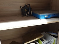 Mobiele kast & bureau samen met inhoud - afbeelding 8 van  12