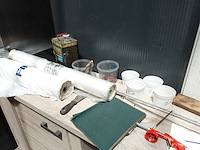 Mobiele kast & bureau samen met inhoud - afbeelding 10 van  12