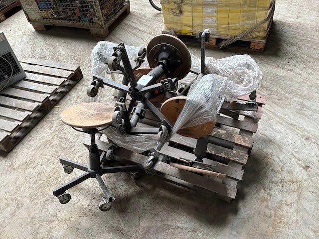 Mobiele kruk (6x) - afbeelding 1 van  6