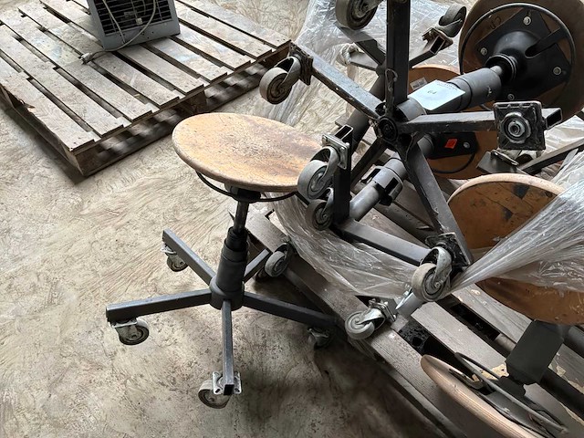 Mobiele kruk (6x) - afbeelding 2 van  6