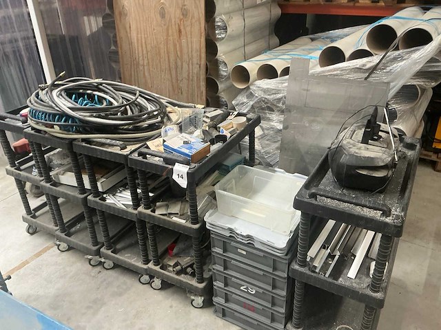 Mobiele kunststof rekjes (5x) - afbeelding 1 van  6