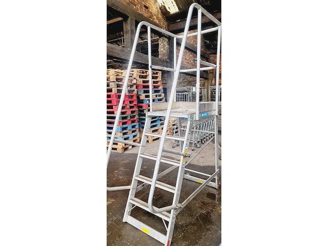 Mobiele latformladder met 4 stappen - afbeelding 1 van  8