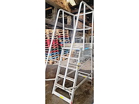 Mobiele latformladder met 4 stappen - afbeelding 1 van  8