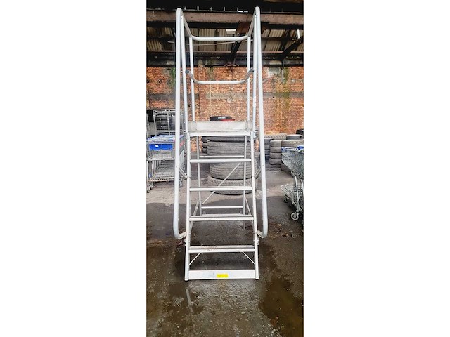Mobiele latformladder met 4 stappen - afbeelding 2 van  8